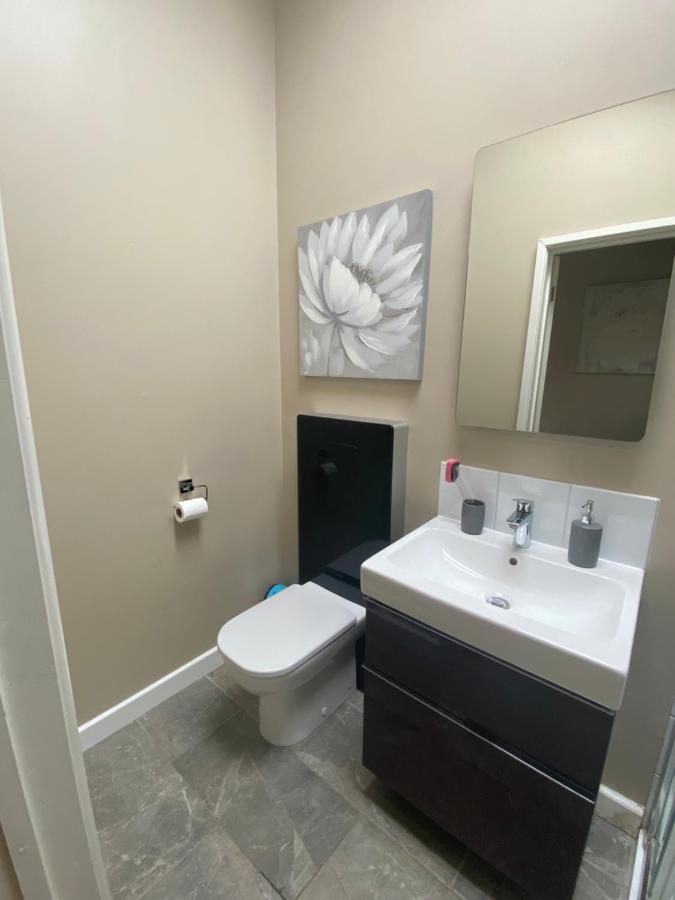 Private Room And Bathroom With Private Entrance Near Warwick Town Centre المظهر الخارجي الصورة