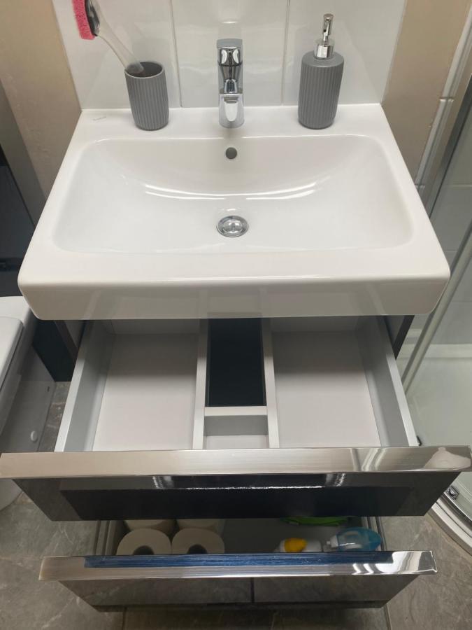 Private Room And Bathroom With Private Entrance Near Warwick Town Centre المظهر الخارجي الصورة