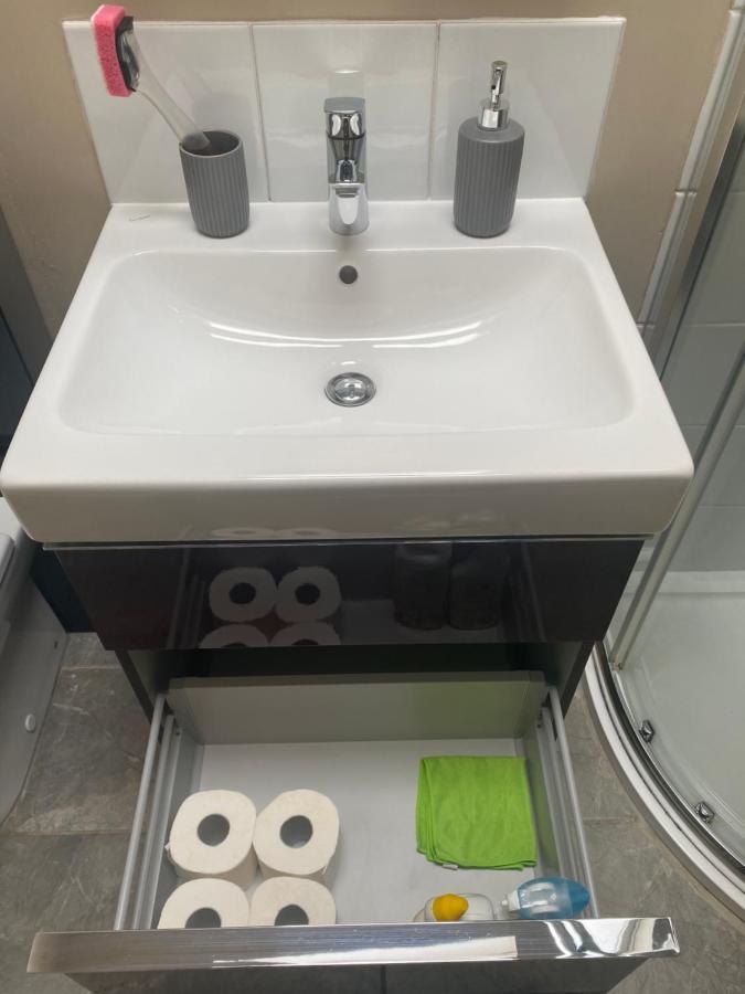 Private Room And Bathroom With Private Entrance Near Warwick Town Centre المظهر الخارجي الصورة